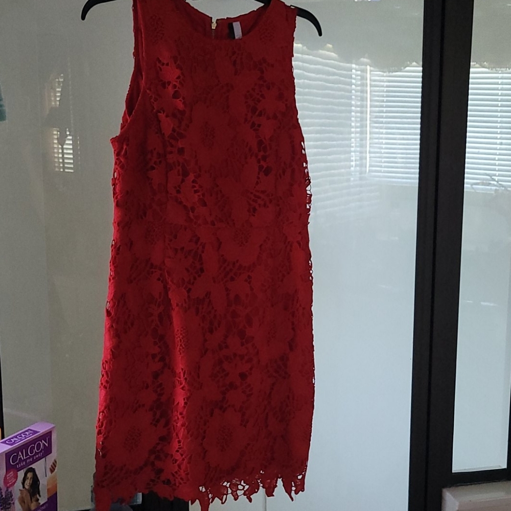 Cute red dress!